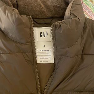 Gap Taupe Cold Control Puffer Vest in Small